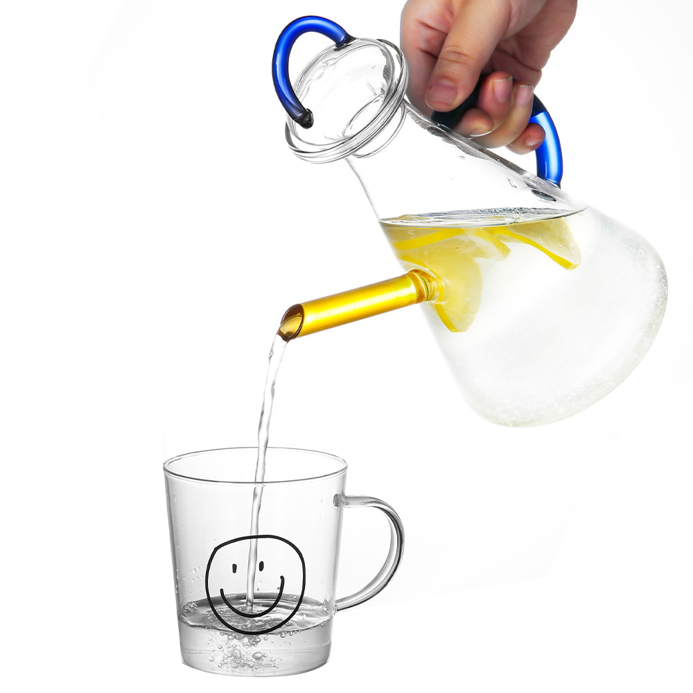 Konischer Wasserkrug aus Borosilikatglas mit Schlaufengriff und farbigem Ausguss