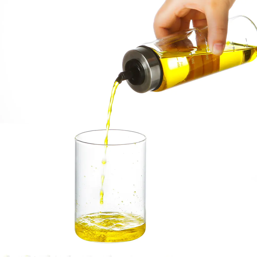 Ölspenderflaschen aus Glas mit Skala und Edelstahlring